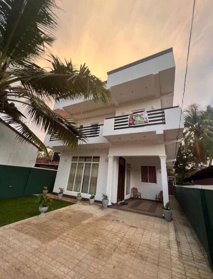 Modern Fully furnished 4 bedrooms house for rent in Negombo