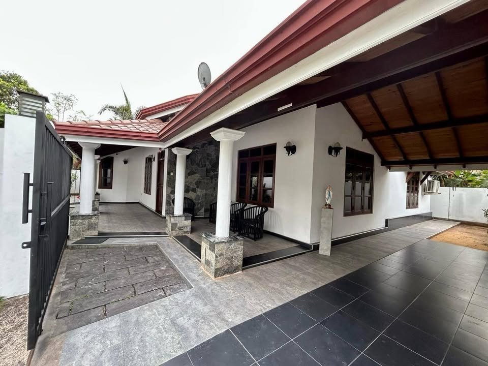 House For Sale – Kadawala