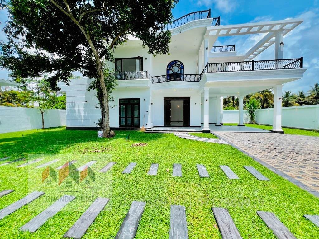 Super Luxury 3 Storied 5BR House For Sale Negombo