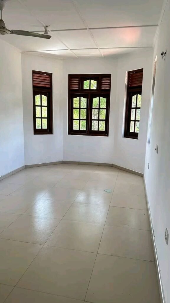 Main Road Facing House for Rent in Seeduwa