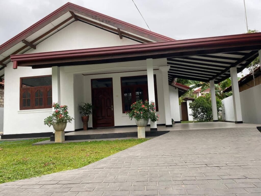 House for Sale in Negombo Palagathura