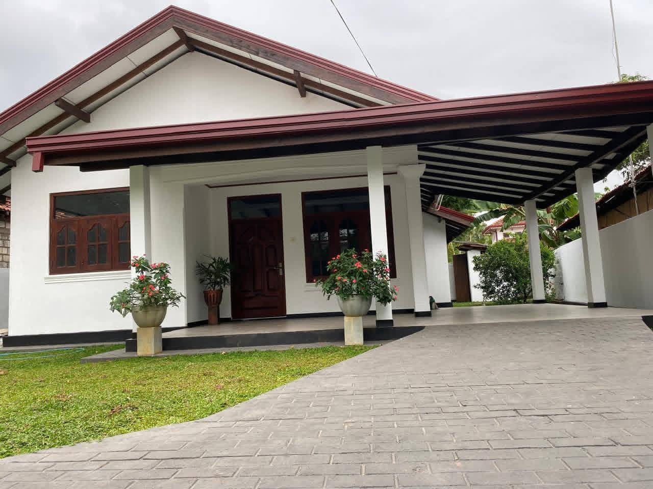 House for Sale in Negombo Palagathura