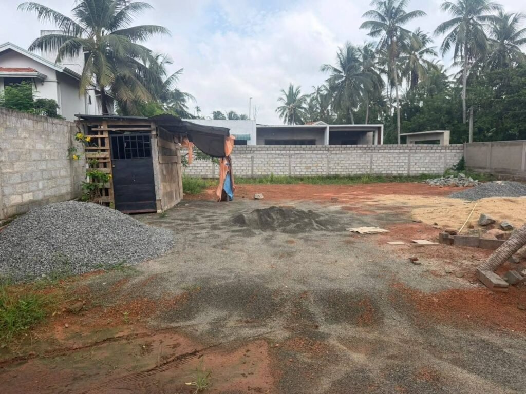 Land for Sale in Katuwapitiya