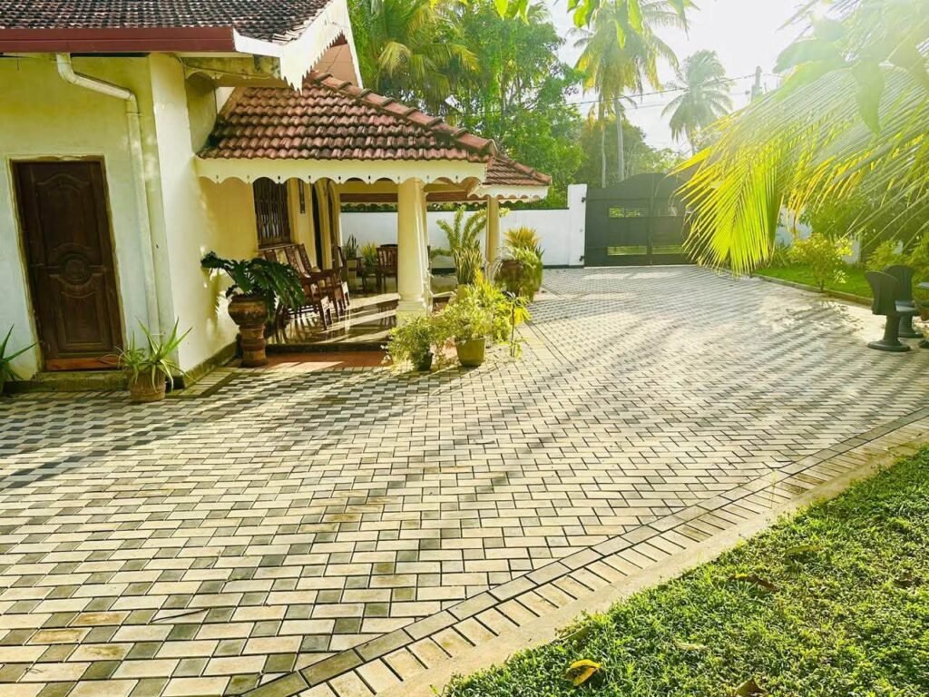 House for Sale in Kattuwa