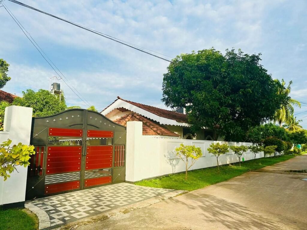 House for Sale in Kattuwa