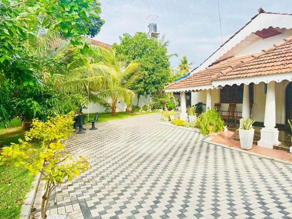 House for Sale in Kattuwa