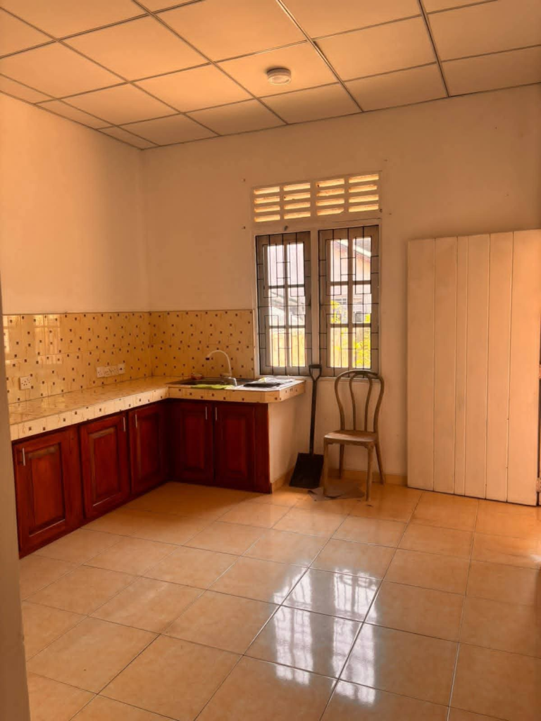 House for Rent with Fenced Property in Kadirana