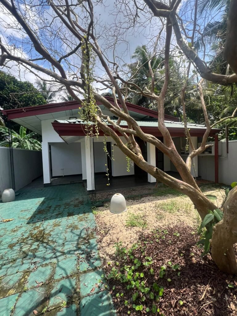 House for Sale in Raddolugama – Lansiyaa Wadiya