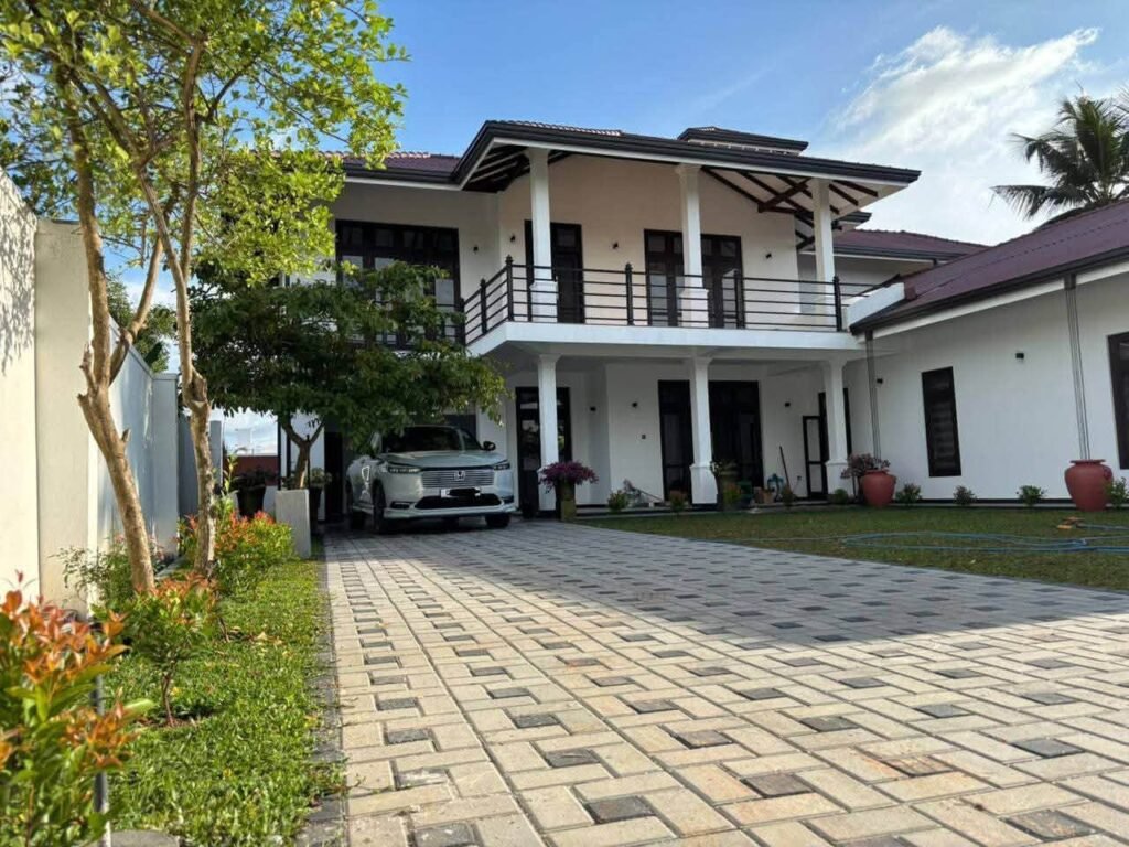 Luxury House for Sale in Negombo Kadirana